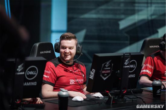 HLE监督锐评：谁都知道T1不爱用泽丽+璐璐的组合